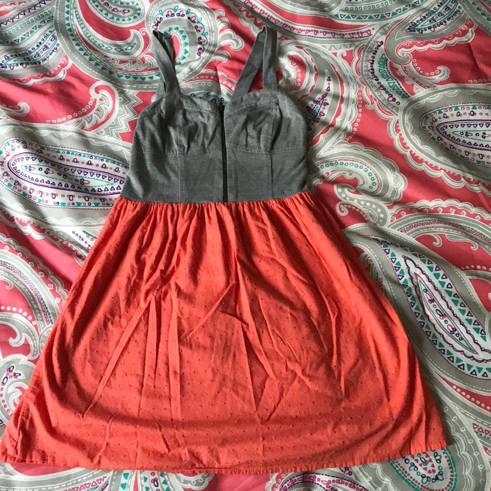 Super cute grey and pink dress!